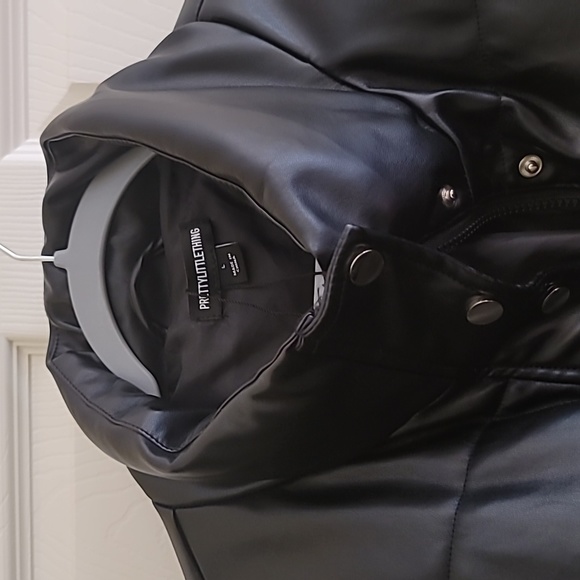 Pretty Little Thing Black Faux Leather Elastic Hem Bubble Puffer Coat, Size L - Picture 8 of 11